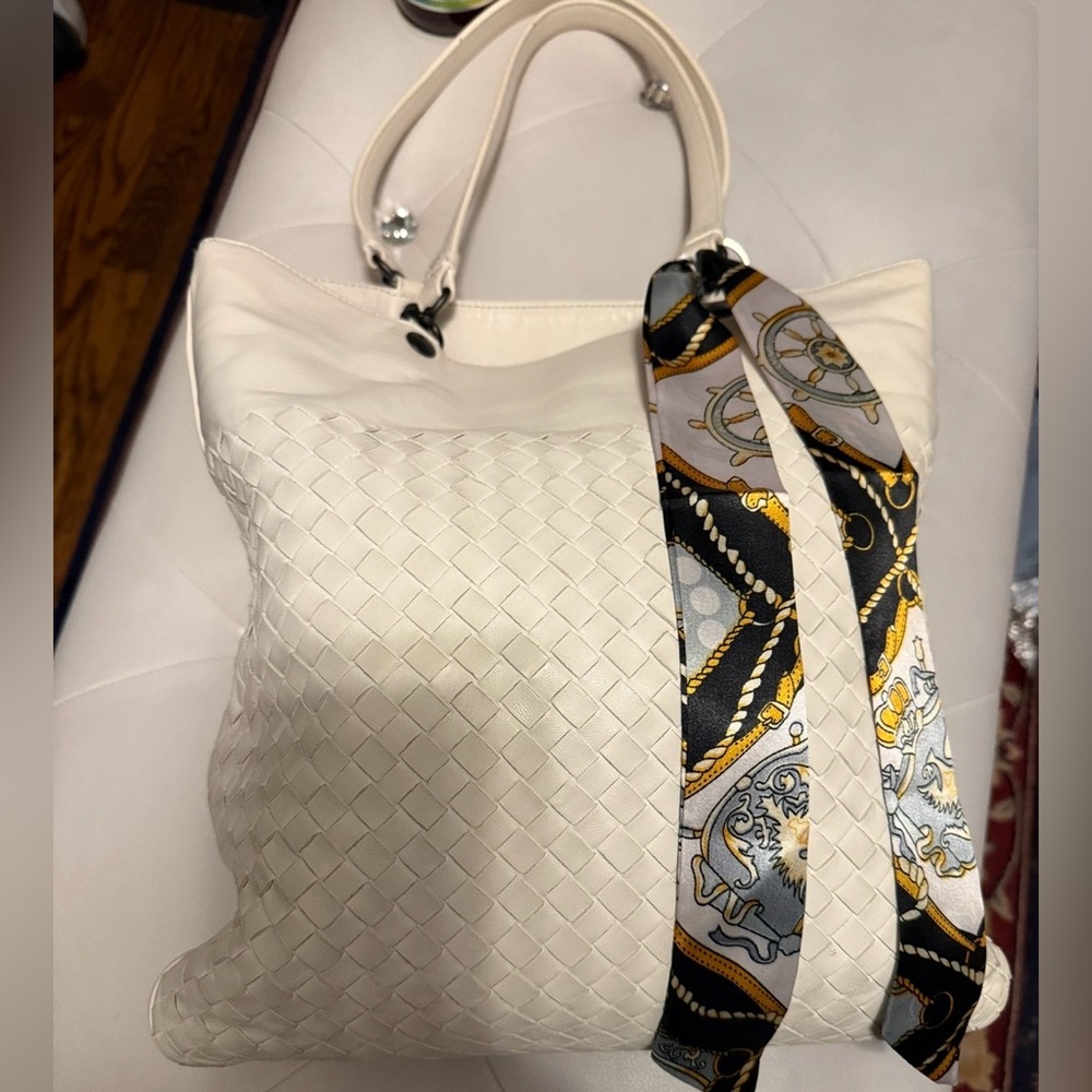 Bottega Veneta White Intrecciato Leather Tote Medium Size - Picture 16 of 16